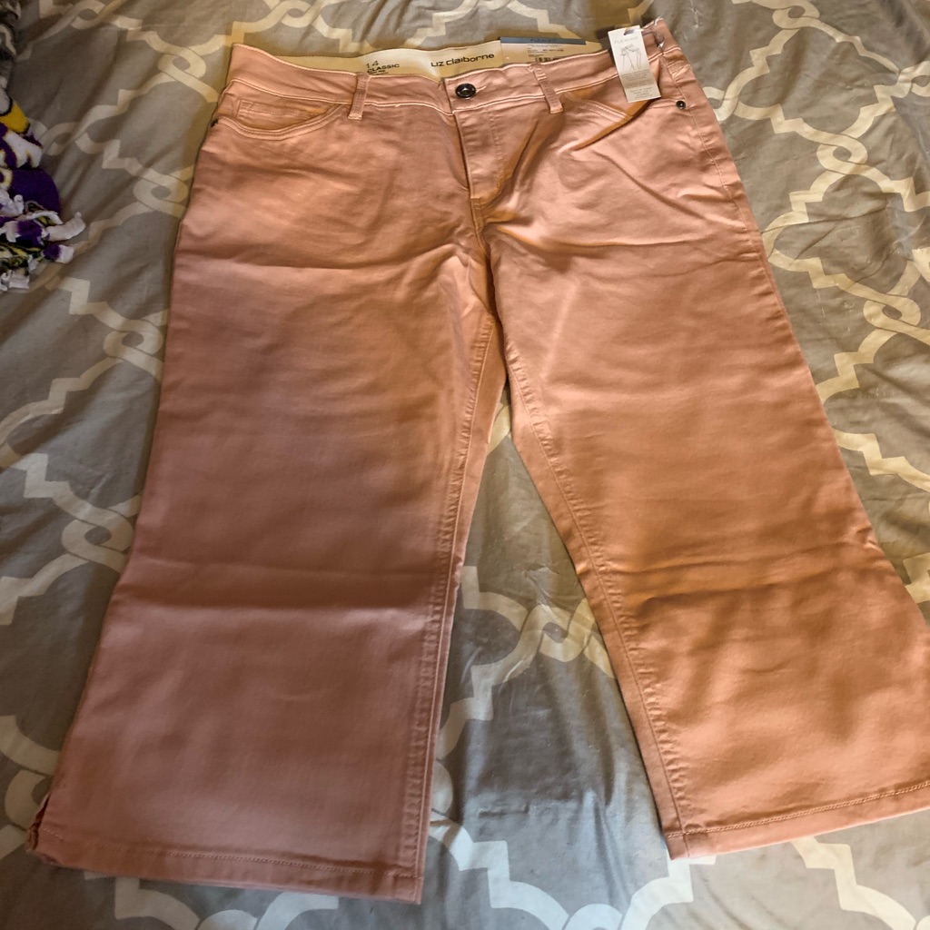 Capris, Nwt